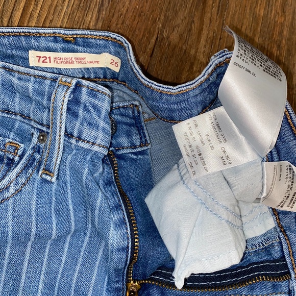 Levi's 721 High Rise Skinny Jeans - Picture 3 of 3